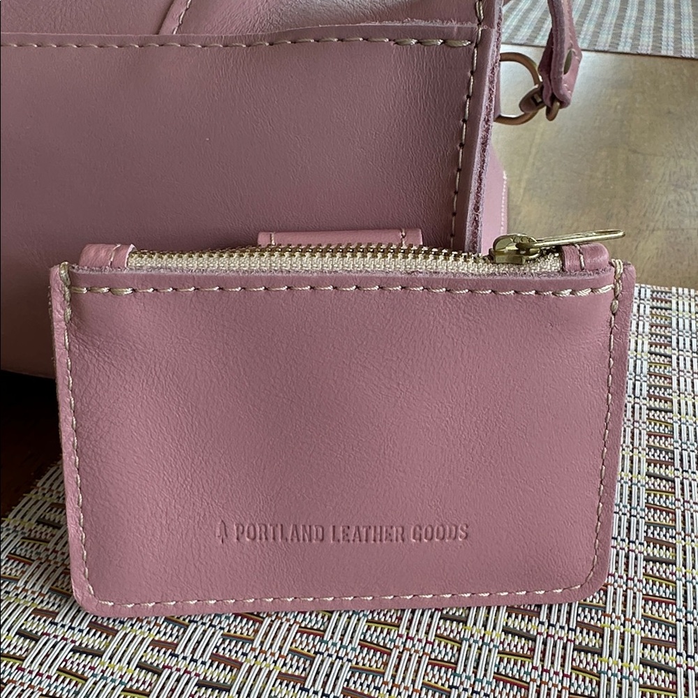 Adorable pink Portland, leather goods, Crossbody tote. Great for any season. - Picture 10 of 11